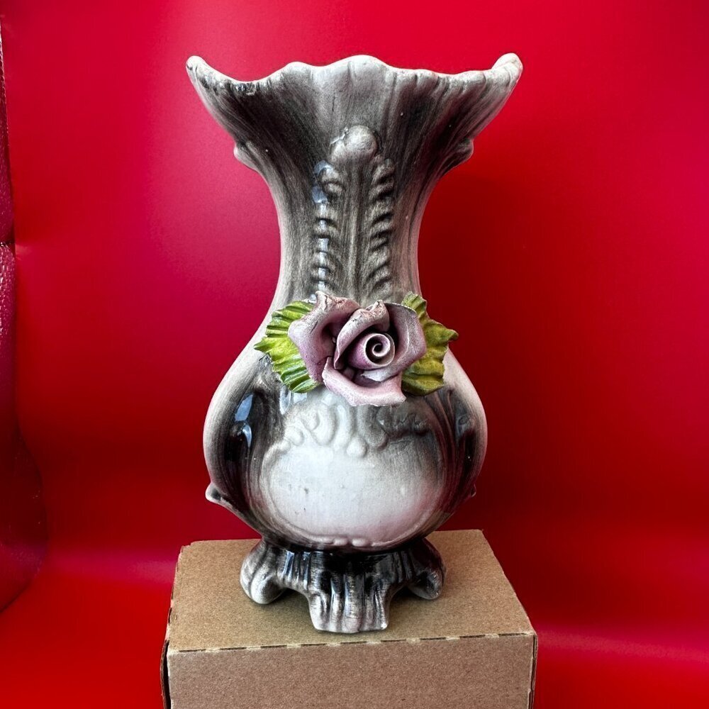 VTG ITALIAN 8" PORCELAIN VASE, FOOTED w/RAISED PINK ROSE ON A LEAVES